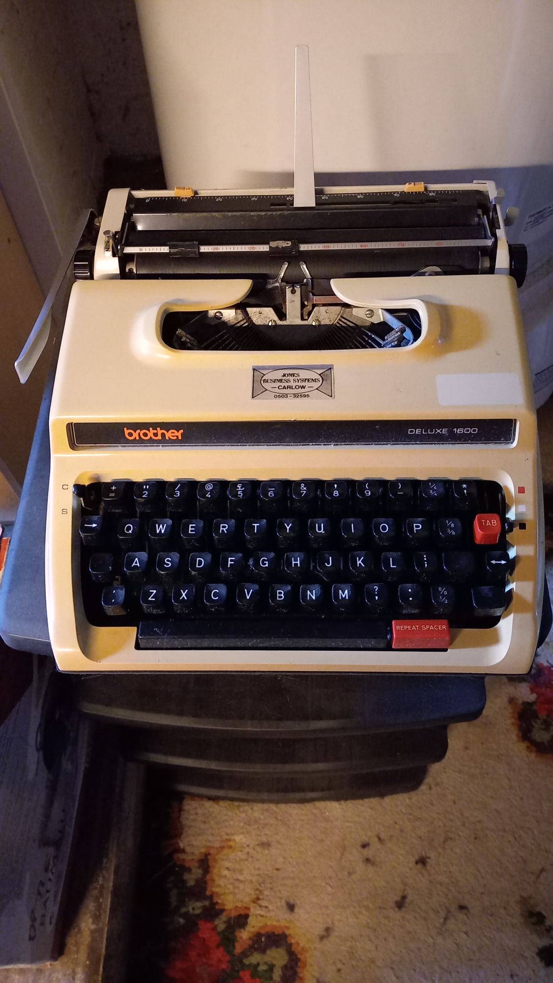 The Type-Writer Dinosaur Machine!  By Veronica Smith